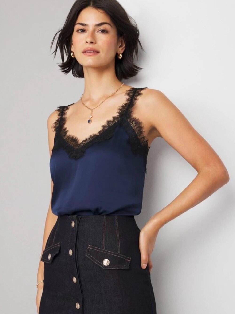 White House Black Market WHBM Navy Black Lace Trim Cami Top Size M NWT